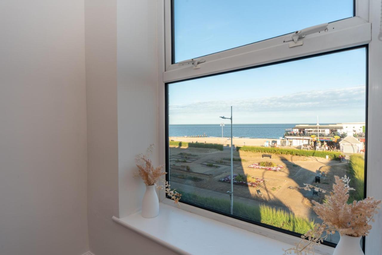 Sea Views Modern Two Bedroom Apartment ローストフト エクステリア 写真