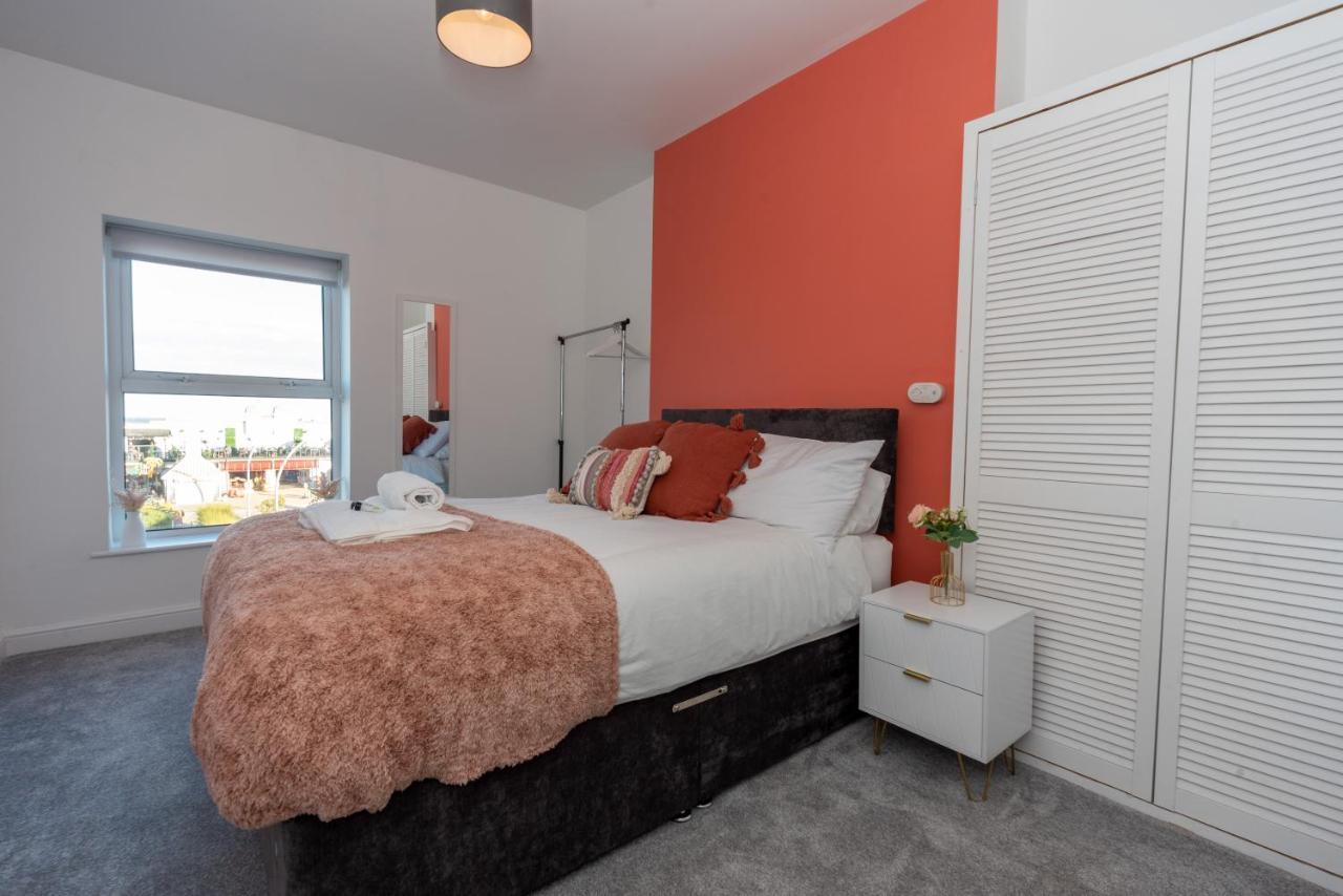 Sea Views Modern Two Bedroom Apartment ローストフト エクステリア 写真